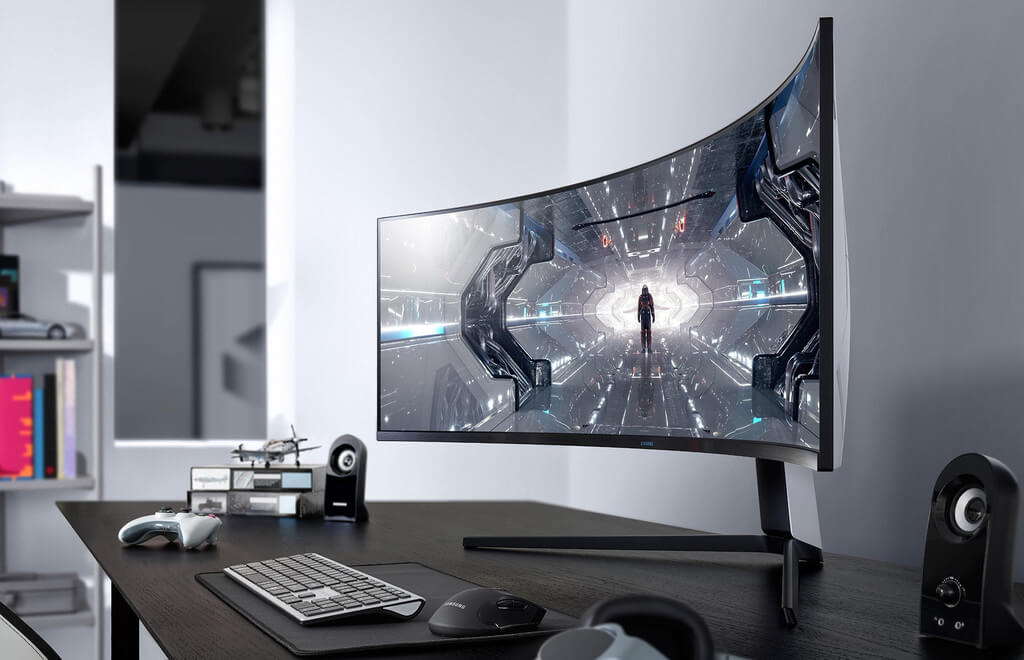 Curved and Flat Monitors